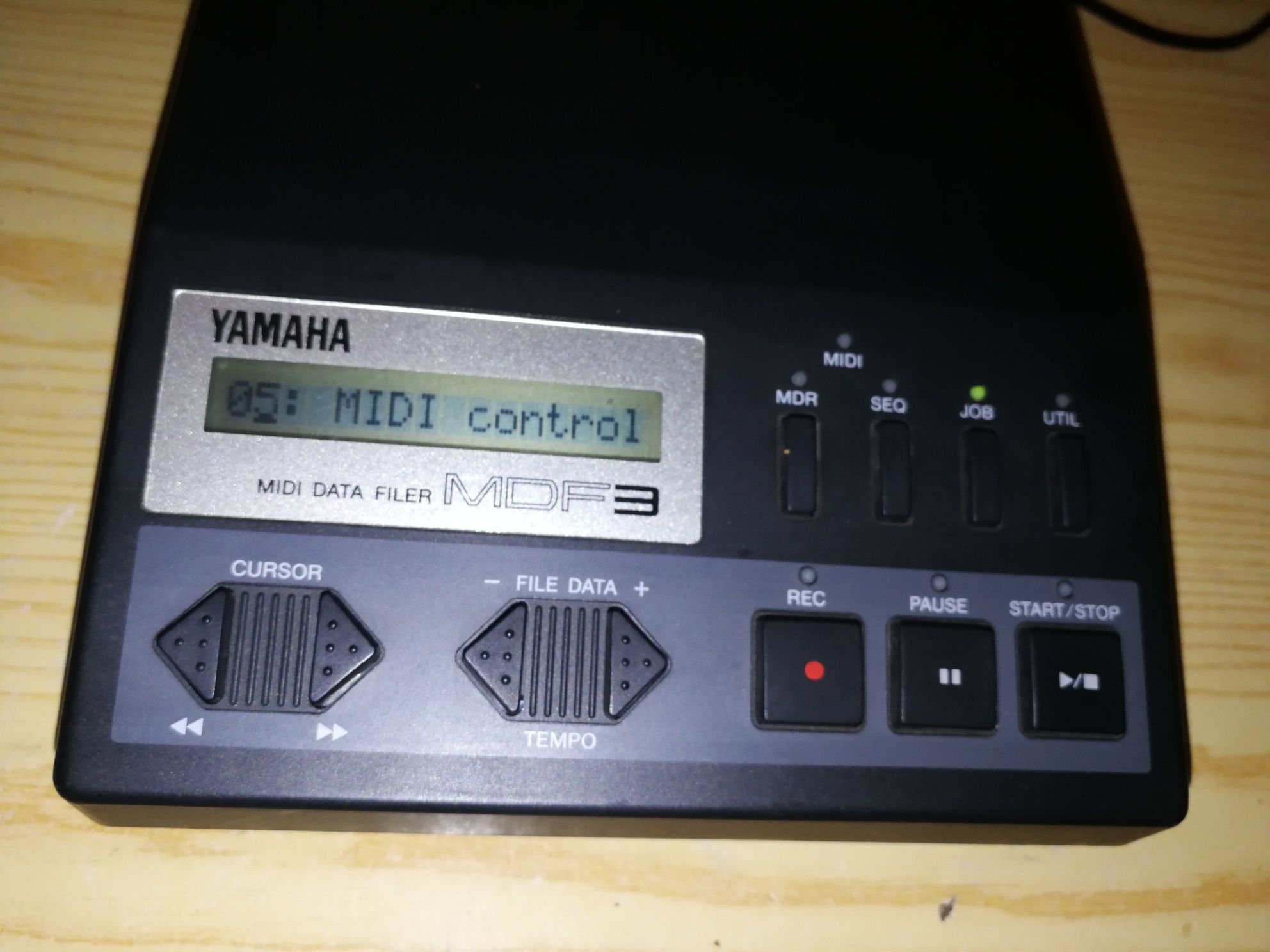 YAMAHA MDF3 Stacja dysków MIDI data filer