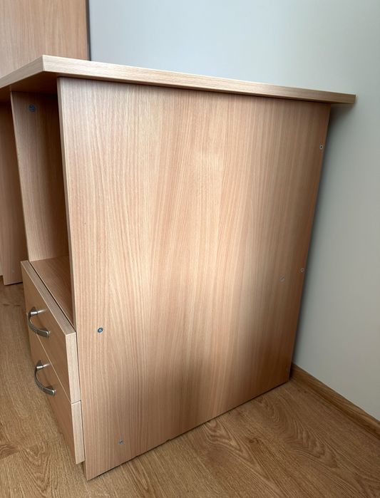 Solidne biurko 150 cm długości - jasny buk.