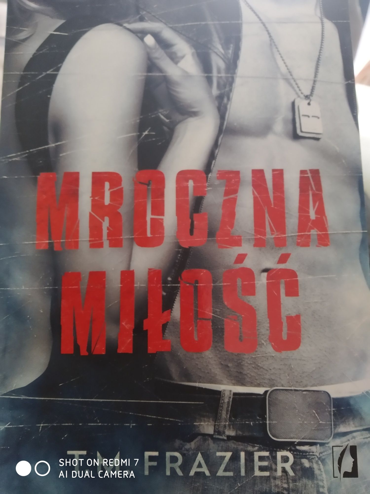 Mroczna miłość T.M. Frazier