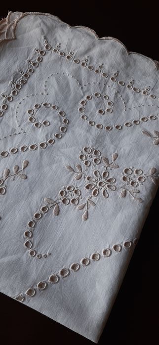 Льняная  скатерть ришелье