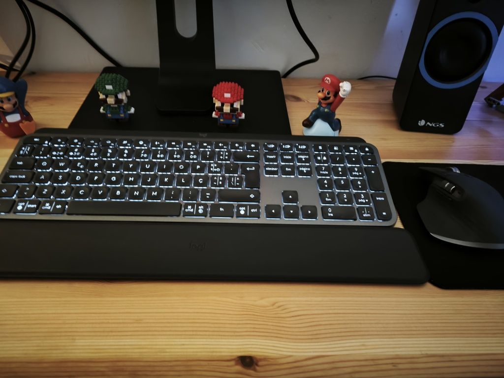 Conjunto logitech MX keys S+ rato mx master 3s