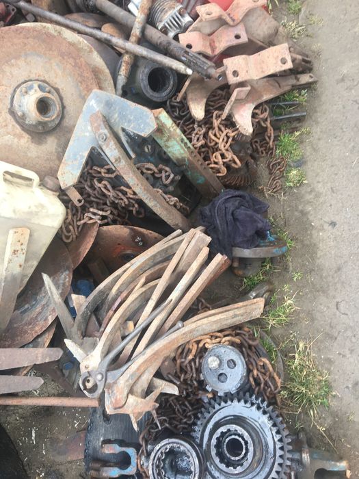 Продам запчастини до різних тракторів 80-90р.