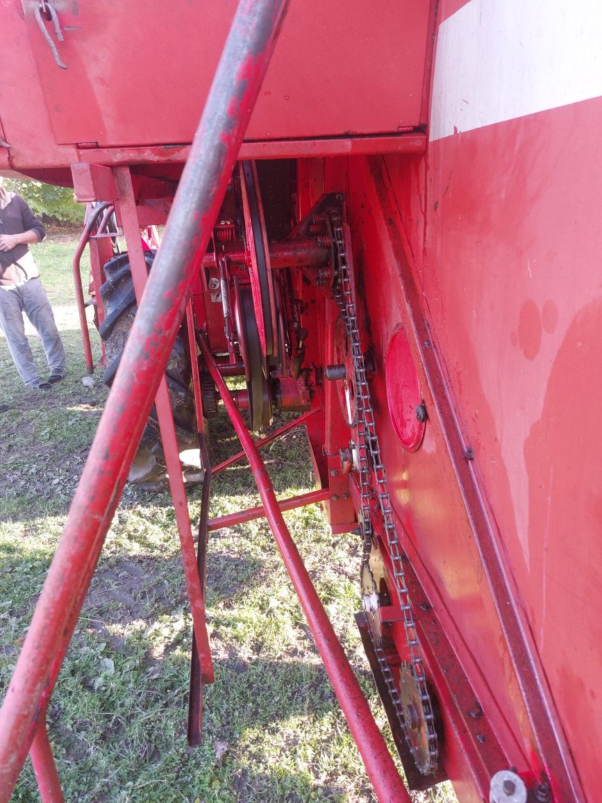 Комбайн Massey Ferguson 186
