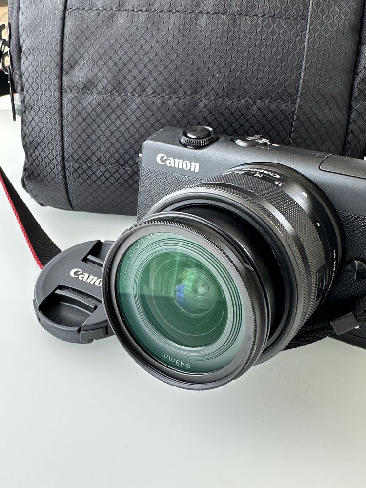 Фотоапарат, відеокамера Canon eos M200