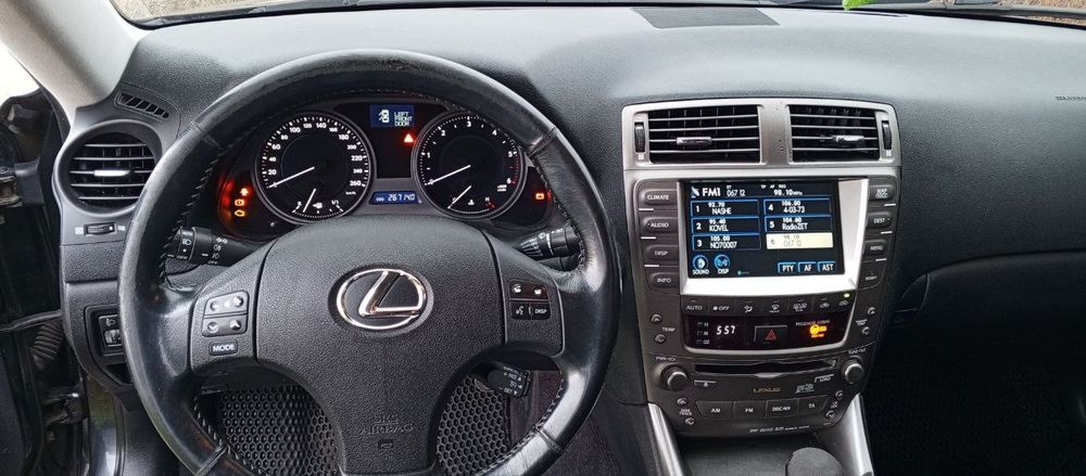Продам Lexus is 220