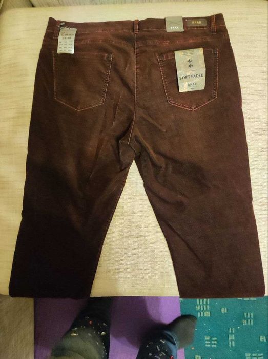 Брюкі жіночі  велюрові нові розмір W36L32  фірми BRAX  нові