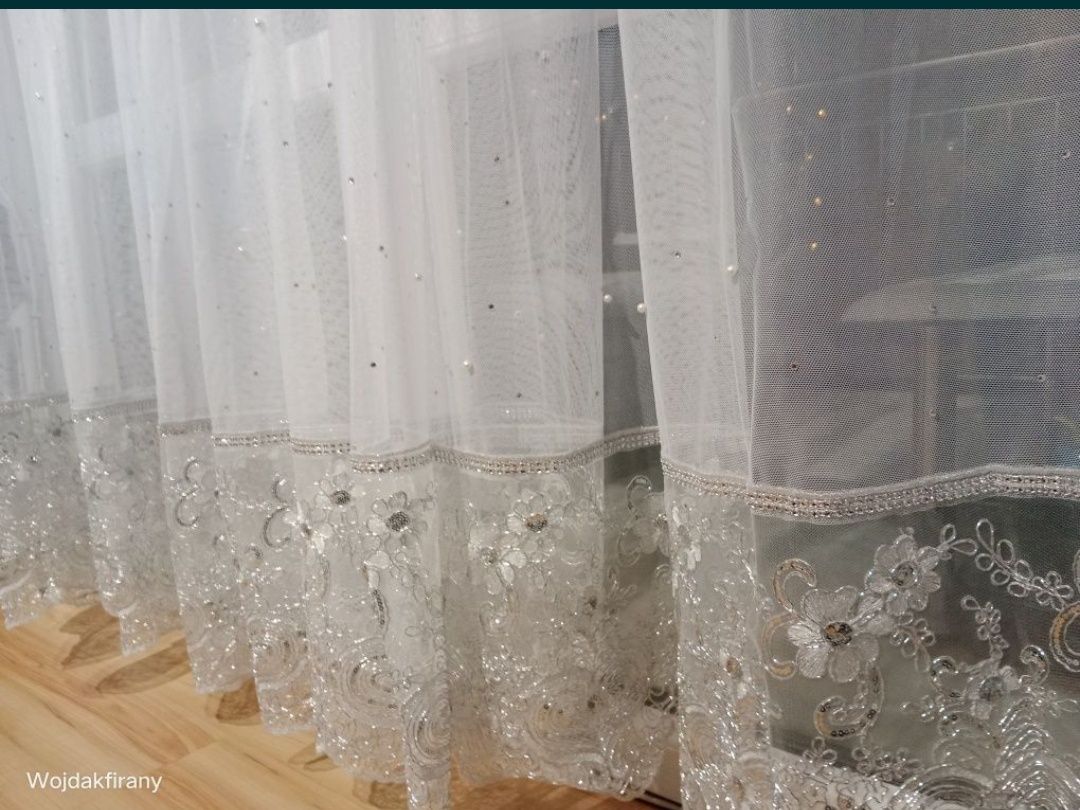 Firanka z perełkami srebrną gipiurą 400x220