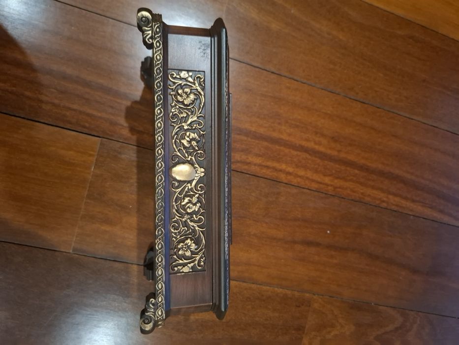 Caixa decorativa em madeira