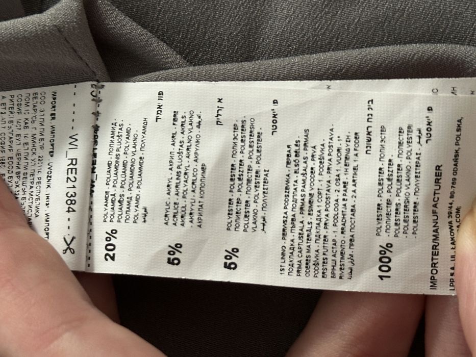 Wełniany płaszcz w kratę Reserved