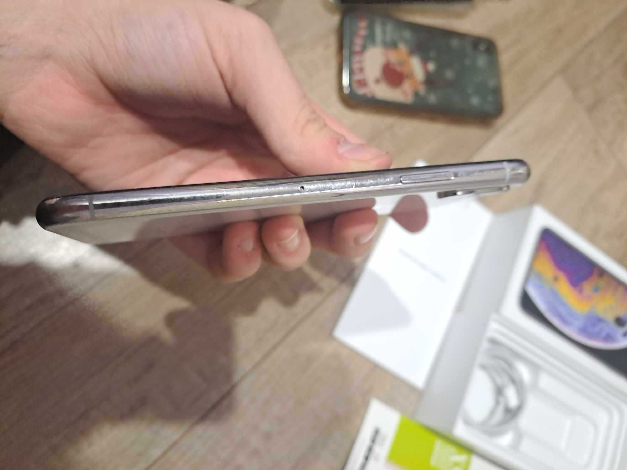 iPhone XS 64gb silver +9 etui