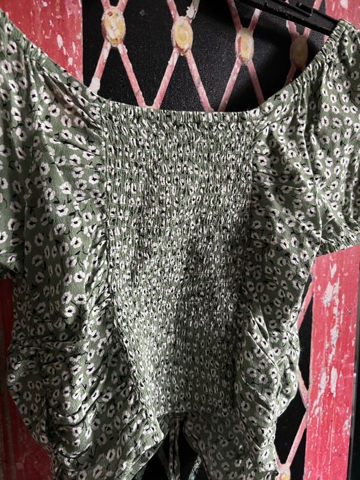 Zielony damski marszczony top na krótki rękaw w kwiaty H&M