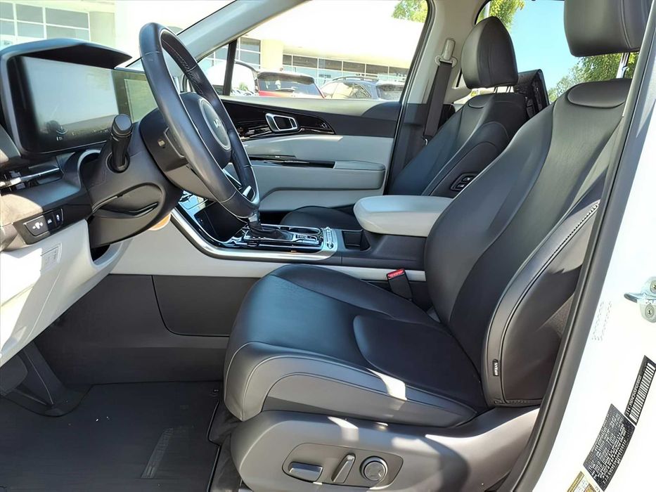 Kia Carnival      2023