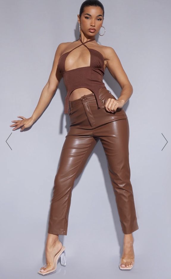Prettylittlething  шоколадные брюки-кроп из искусственной кожи XS