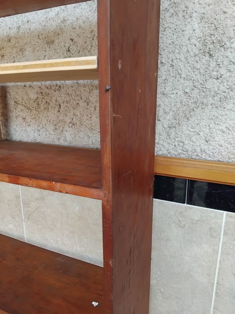 Estante e secretaria e mesa