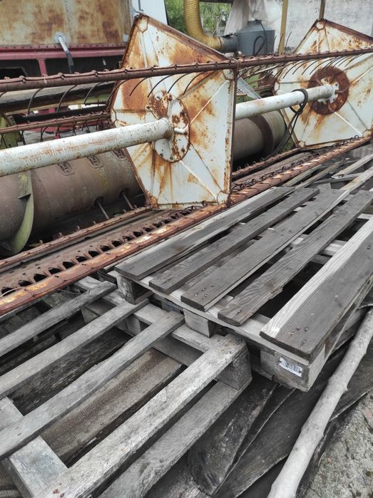 Жатка на комбайн КЗС 3 (ширина 4,1 метри).