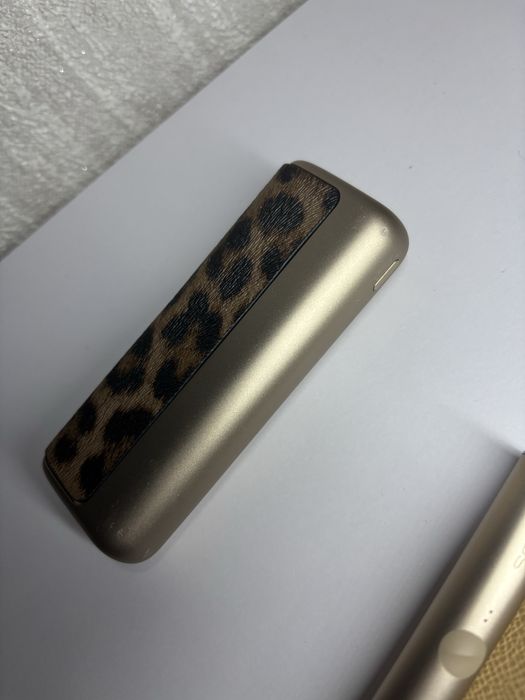 Зарядка павербанк в золотом цвете