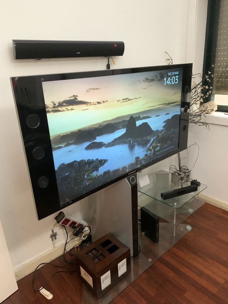 Tv Samsung com suporte + soundbar