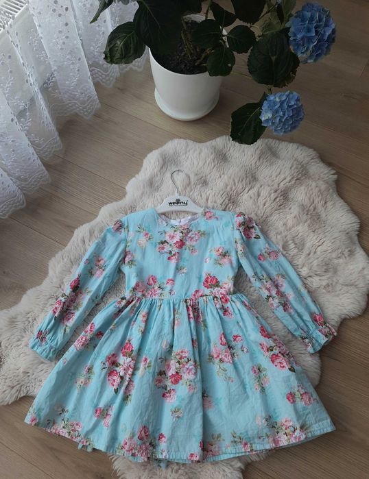 Продам сукню для дівчинки.