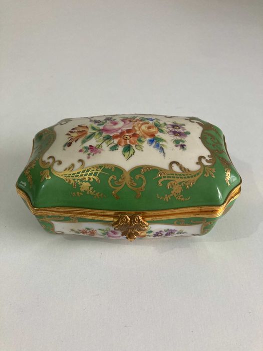 Caixa Porcelana Francesa Atelier Camille Le Tallec 1981 pintada a mão