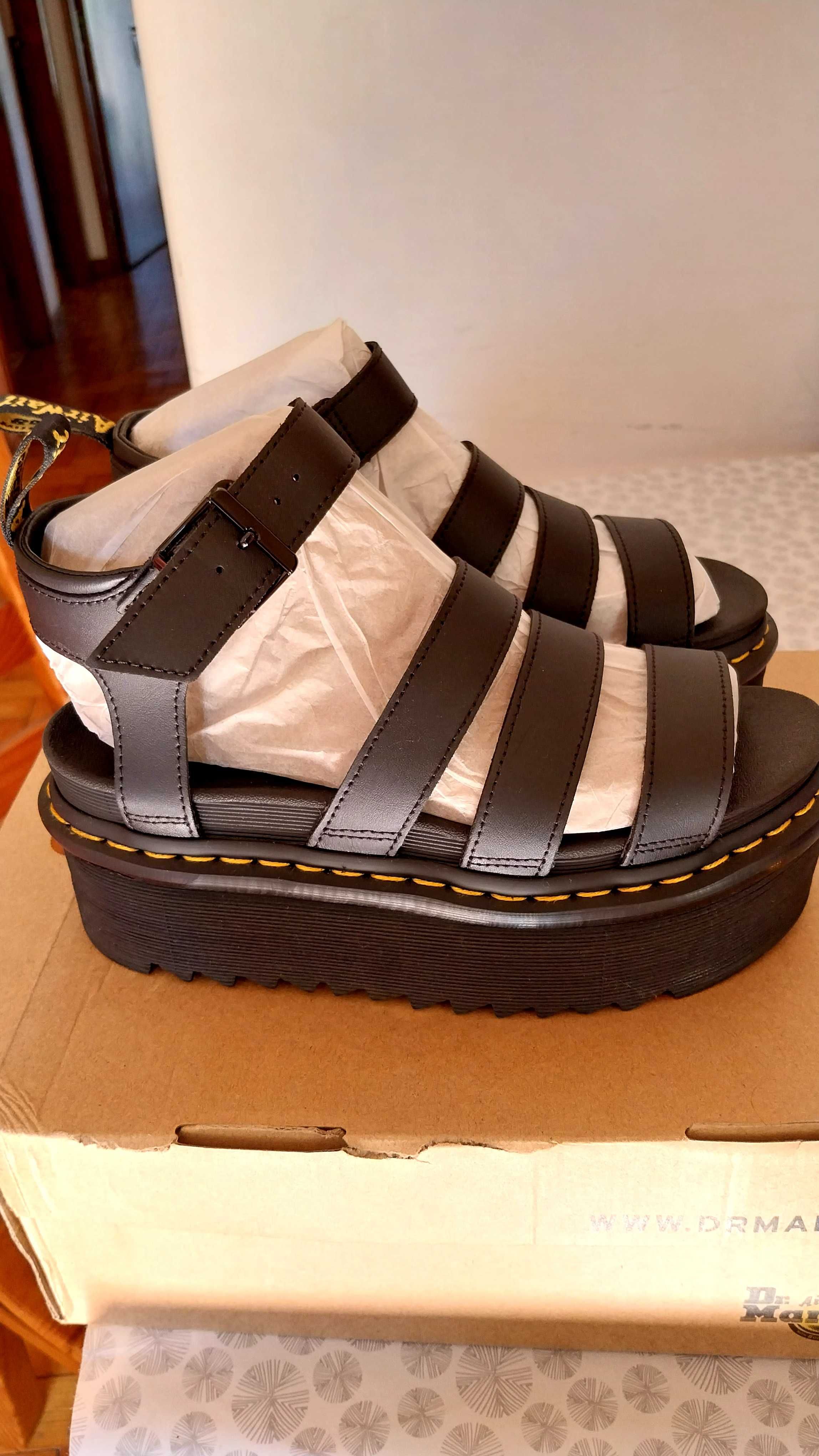 Sandália Dr. Martens