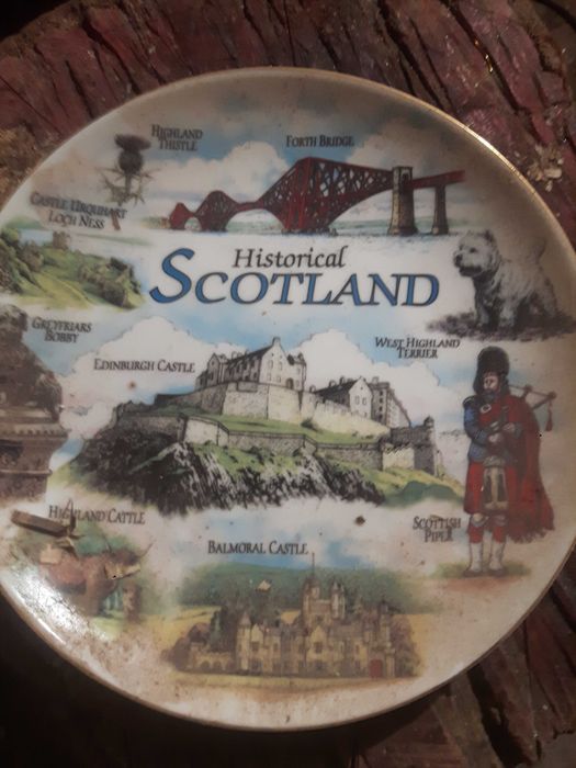 Ozdobny talerz na sciane