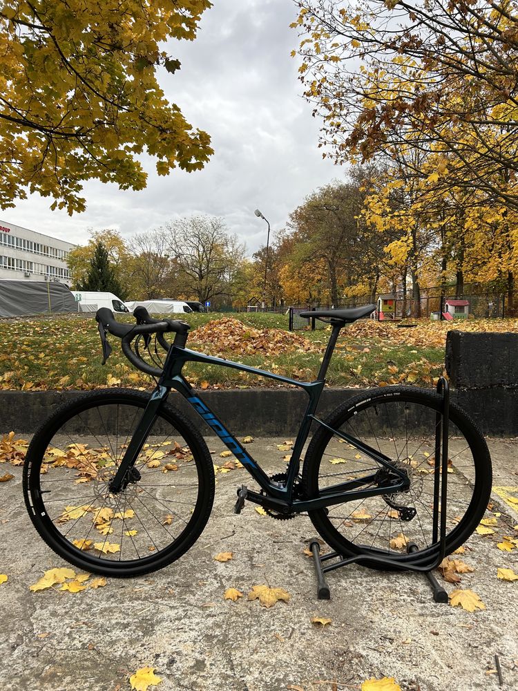 Giant revolt advanced 2 M starry night gravel carbon