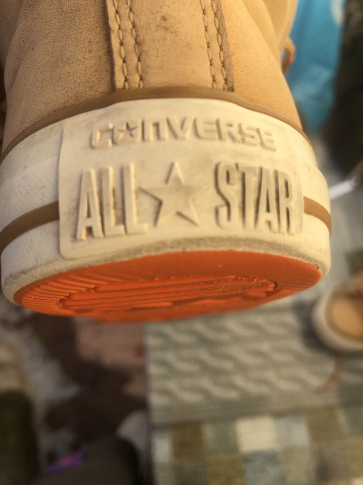 Продам шикарні зимні кросівки фірми Converse на 39 розмір , Оригінал