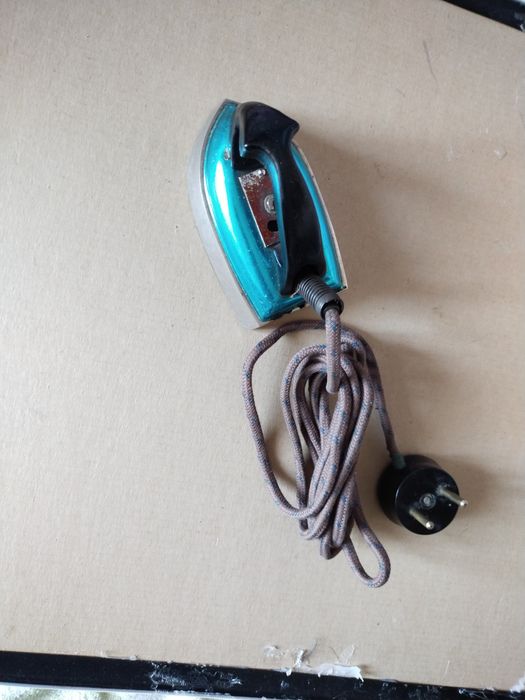 Продам утюг маленький 1963г