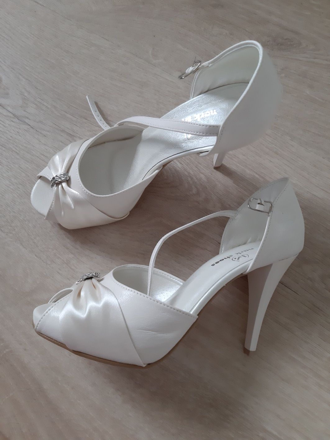 buty ecru r.36 skora nowe