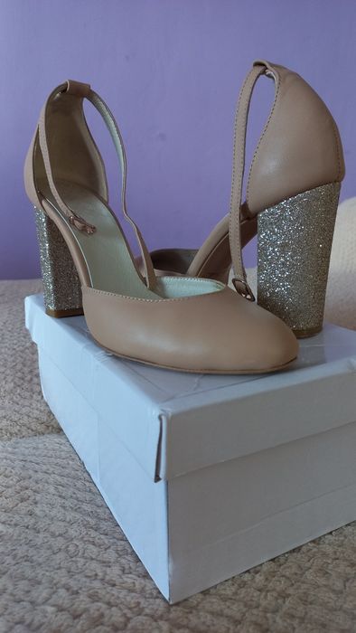 Жіночі босоніжки