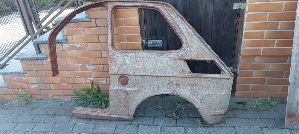 Fiat 126 błotnik tylny oryginalny FL wycięty z całego boku