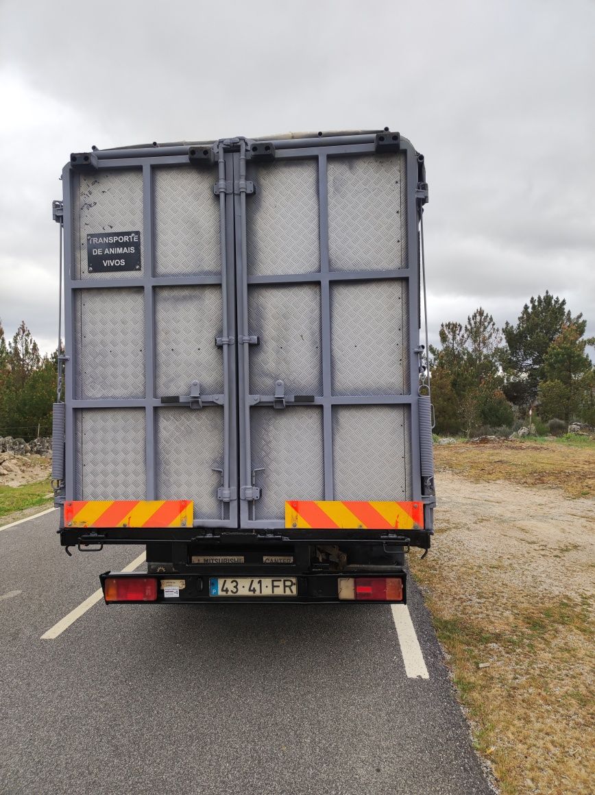 Mitsubishi Canter transporte de animais vivos