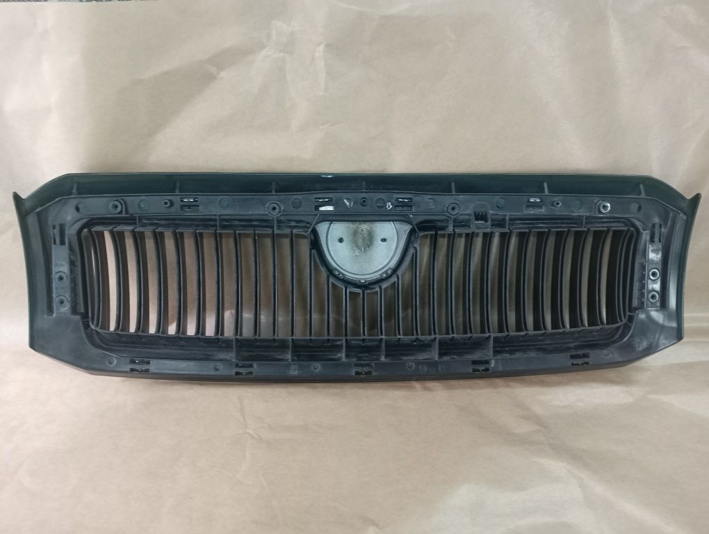 Решітка радіатора skoda fabia