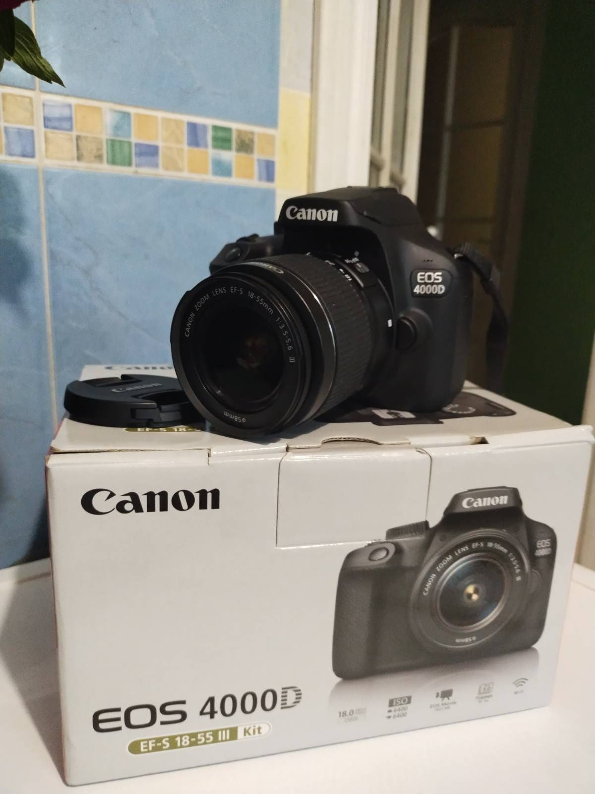 Продам фотоапарат Canon EOS4000D