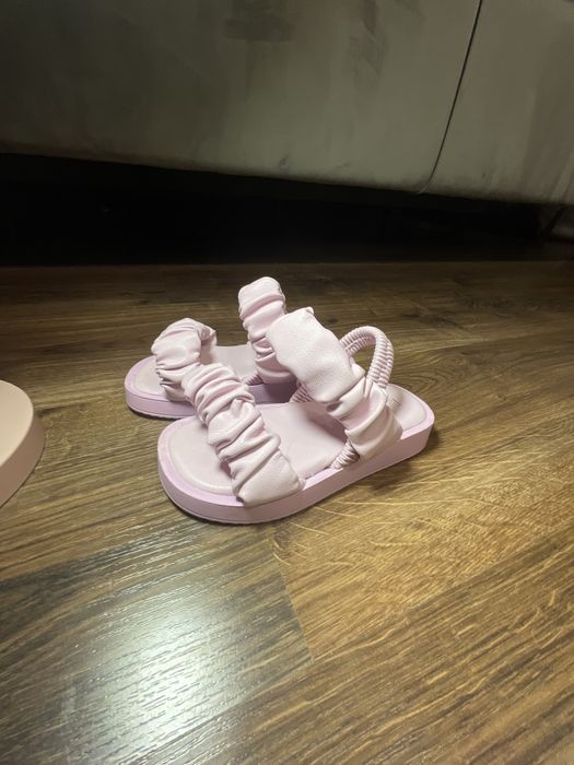 Sandały dla dziewczynki