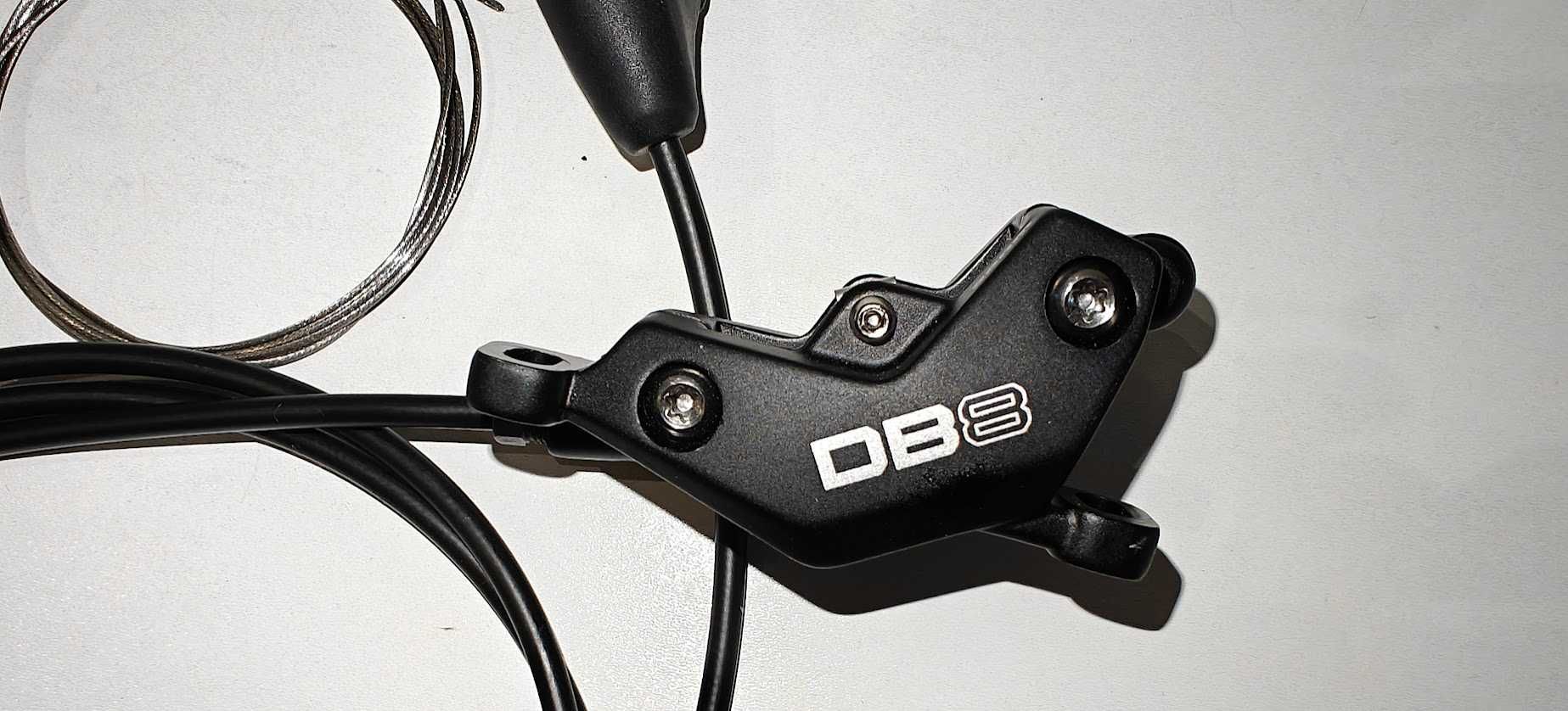 Hamulce tarczowe SRAM DB8 z manetką SRAM GX DH 7 biegową