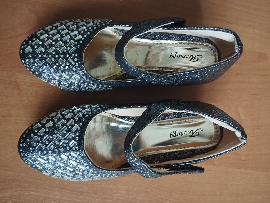 Кросівки туфлі взуття  шльопанці в'єтнамки
