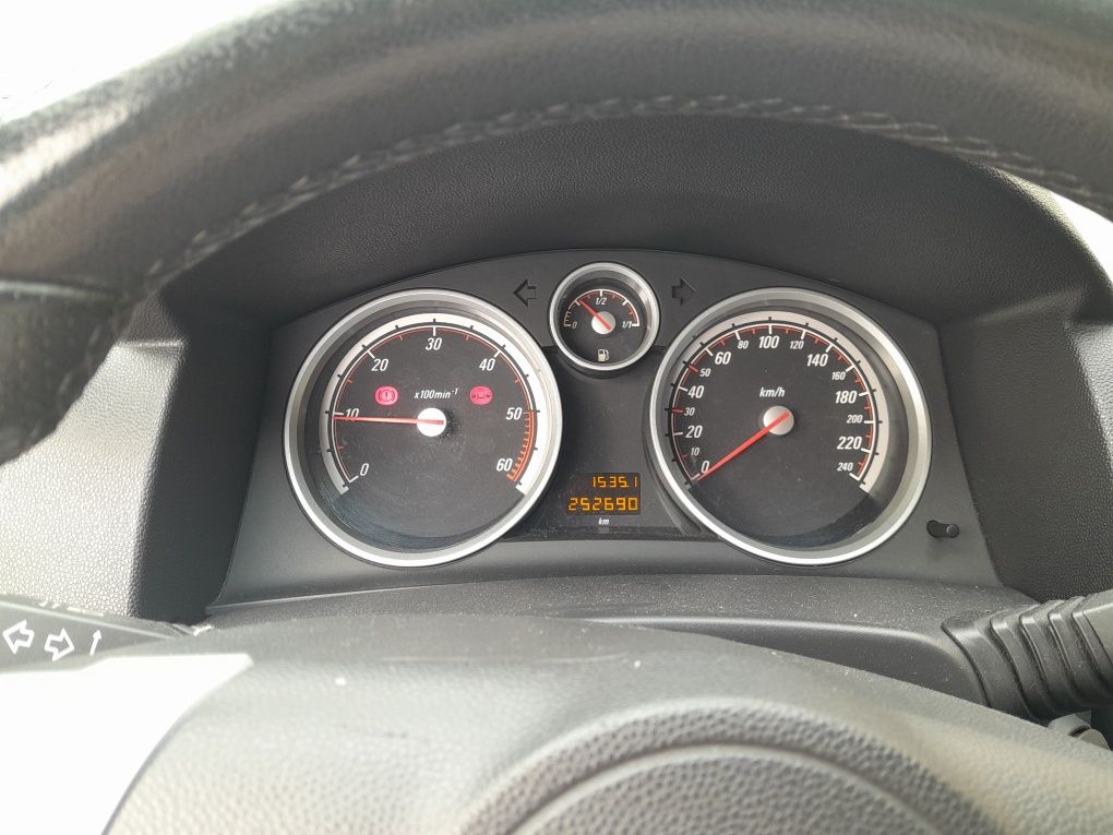 Opel Astra GTC 1700