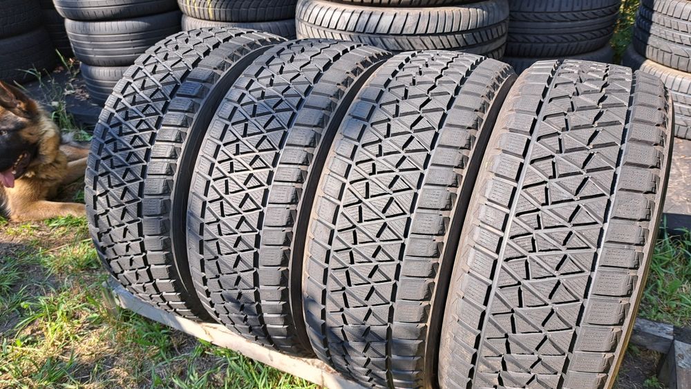 8мм!Зимний Японский комплект шин BRIDGESTONE BLIZZAK 225 55 R18