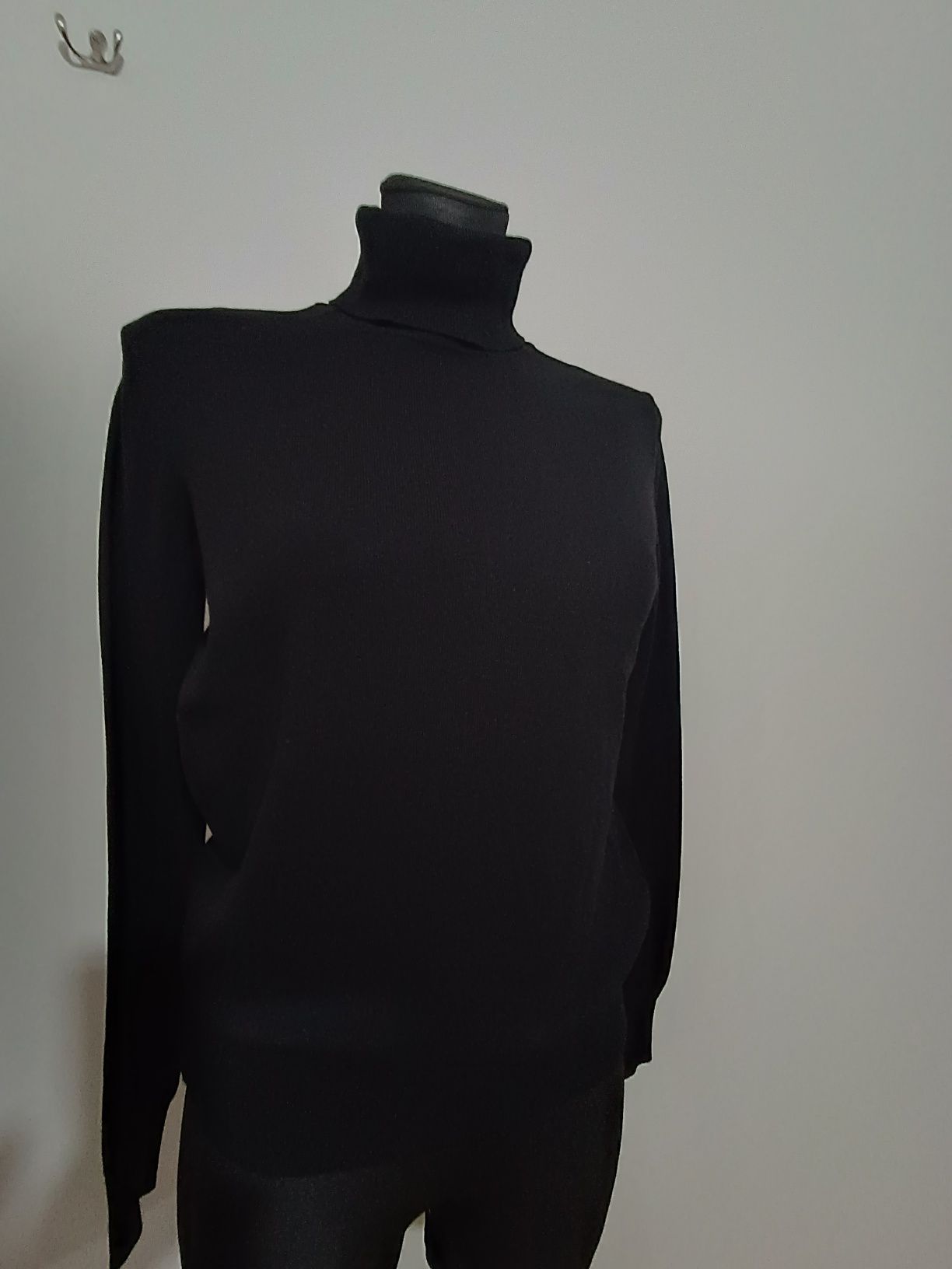 Czarny sweter Golf firmy H&M rozmiar S/M