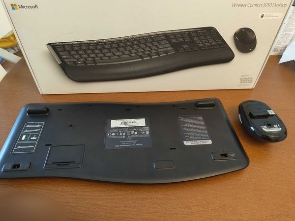 Клавиатура и мышь беспроводная Microsoft WL Comfort Desktop 5050 Black