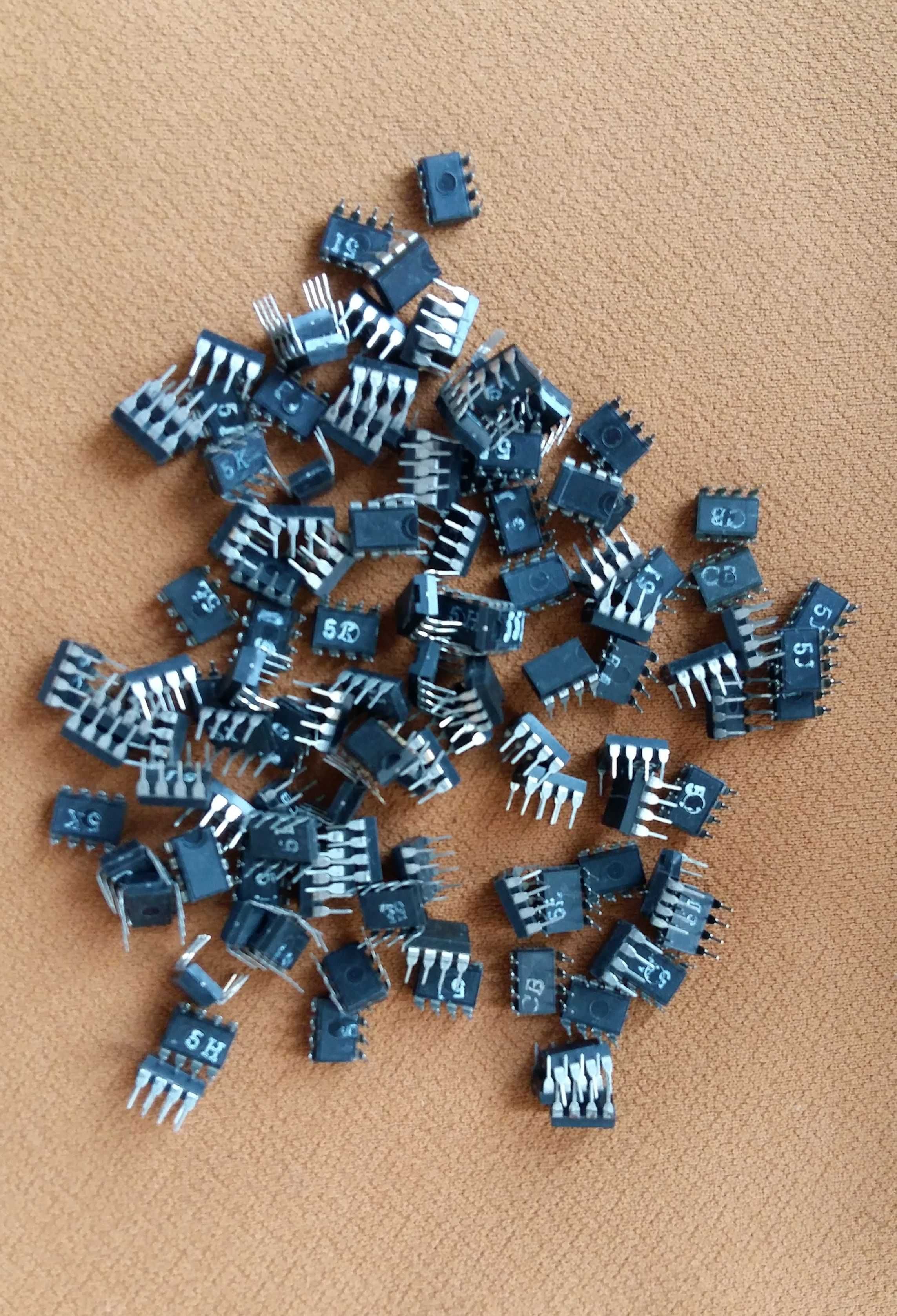 Scalak stabilizator napięcia sztuk 5.Kondensatory.