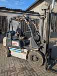 Wózek widłowy sztaplarka NISSAN U1D2A25LQ 2500 kg przesuw / pozycjoner