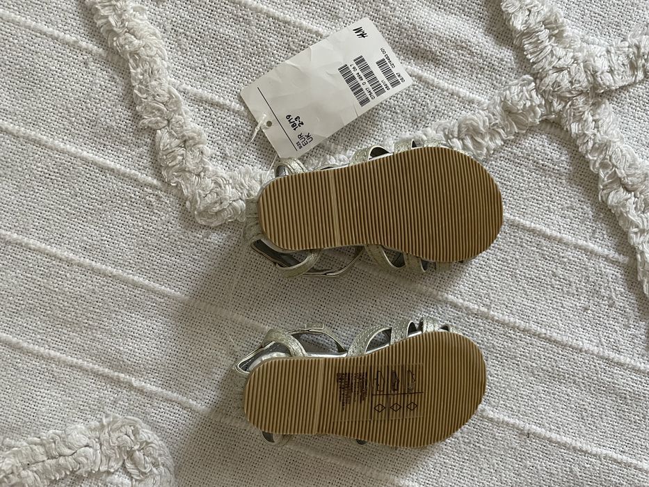 NOWE śliczne srebrne sandałki H&M 18/19; chrzest, lato