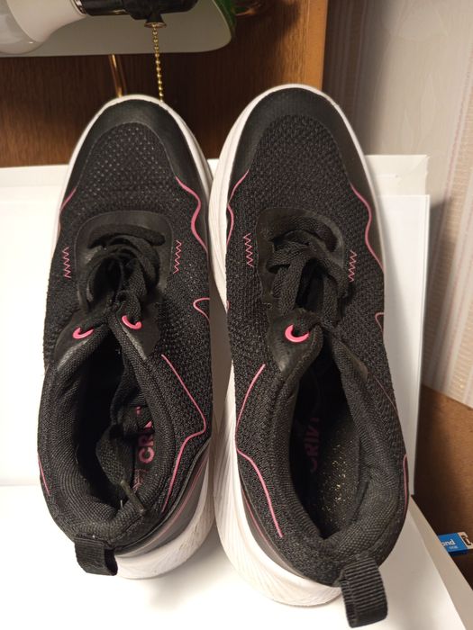 Кросівки жіночі відомої німецької фірми Crivit. Невагомі, якісні.