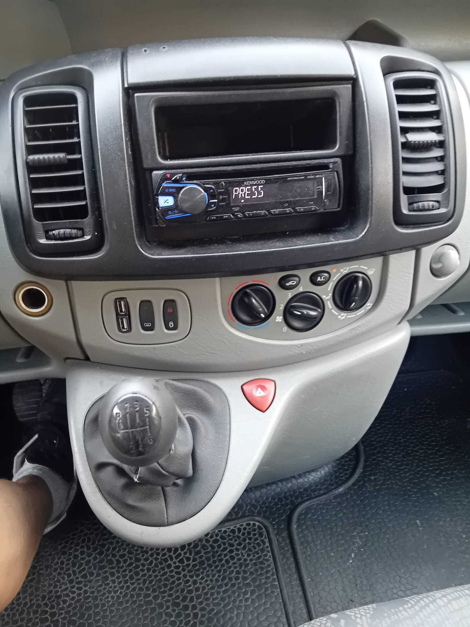 Renault Trafic 1.9 DCi 2005r. 9-cio osobowy