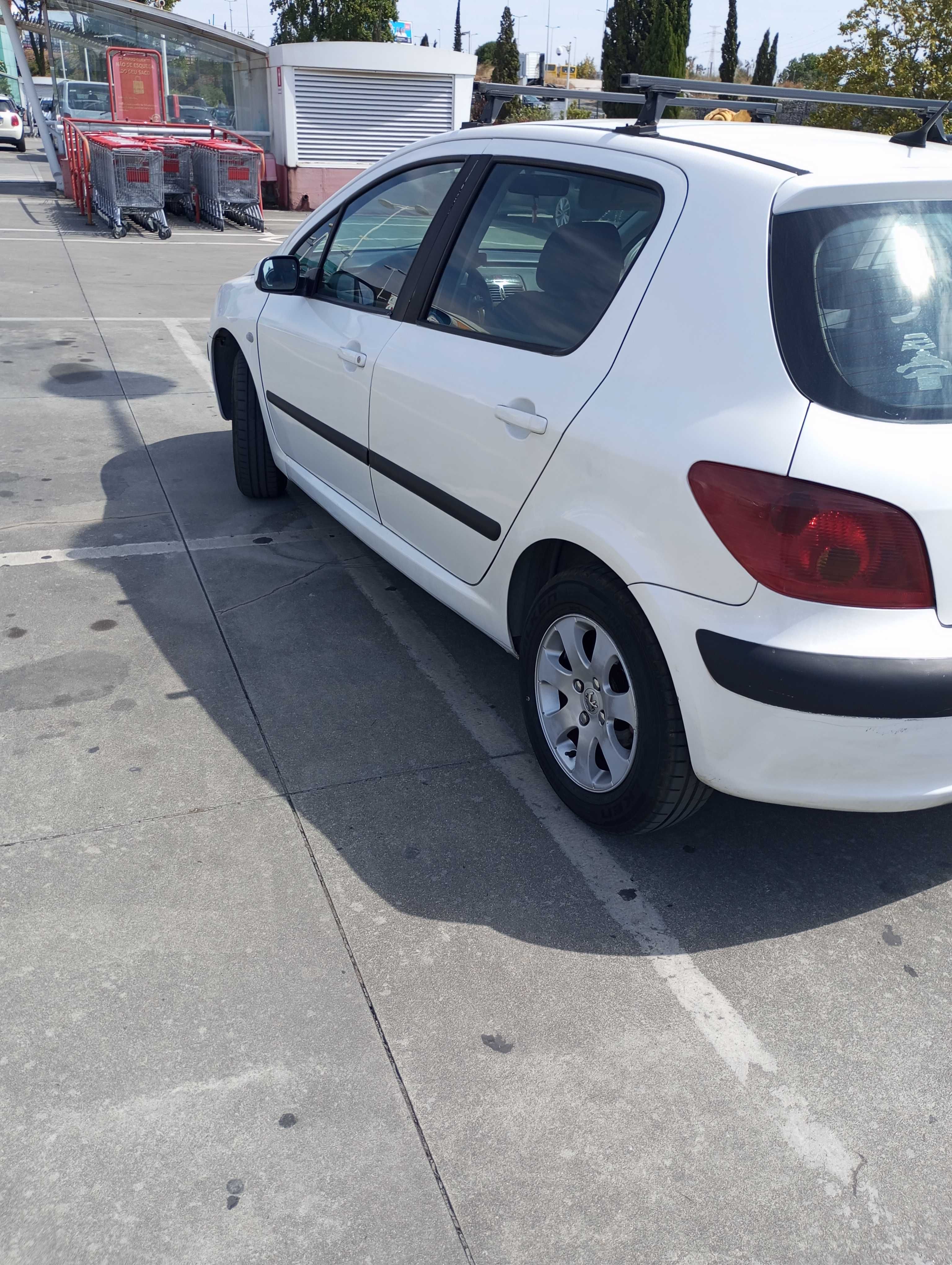 Carro impecável IUC pago a circular perfeitamente