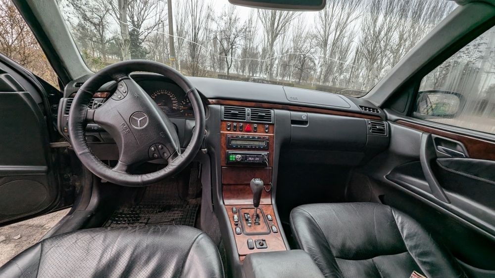 Mercedes Benz w210 e320