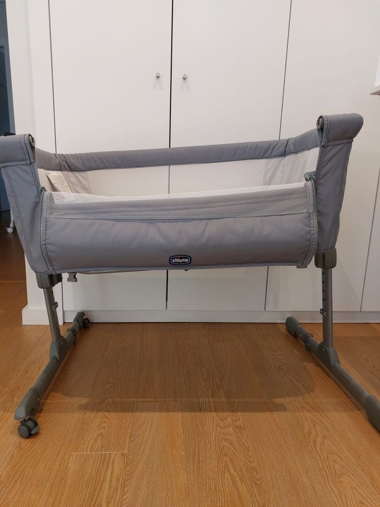 Chicco Next2me Essential + roupa cama
