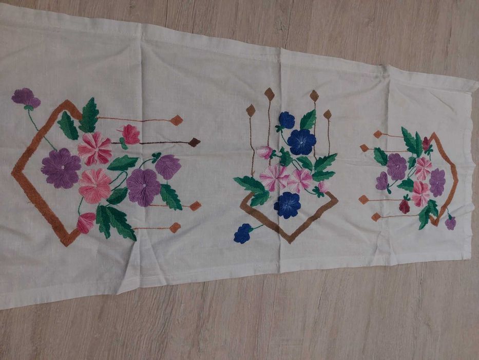 Рушник український ручна робота і хустка червона